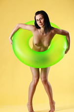 Fergie - Green Baloon 02