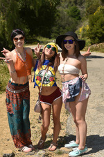 Three Sexy Hichhiker Girls 01