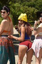 Three Sexy Hichhiker Girls 03