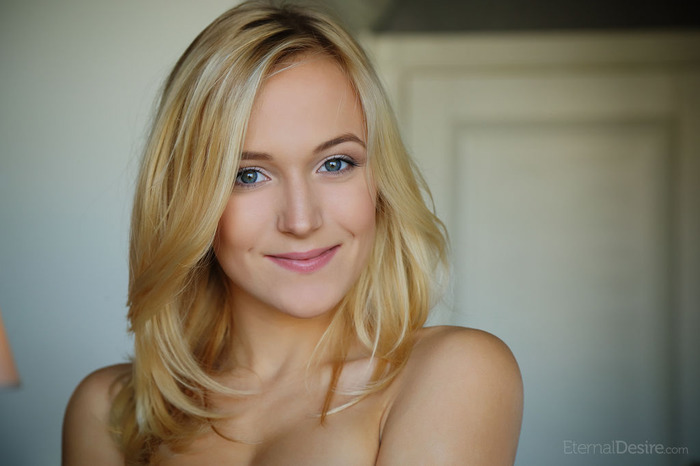 Sexy Blonde Teen Aislin