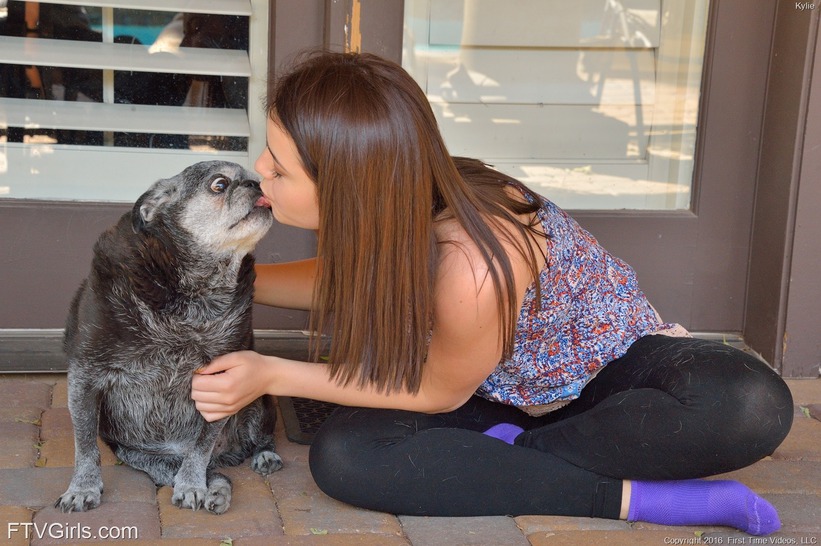 Sexy FTV Girl Kylie Masturbates Outside