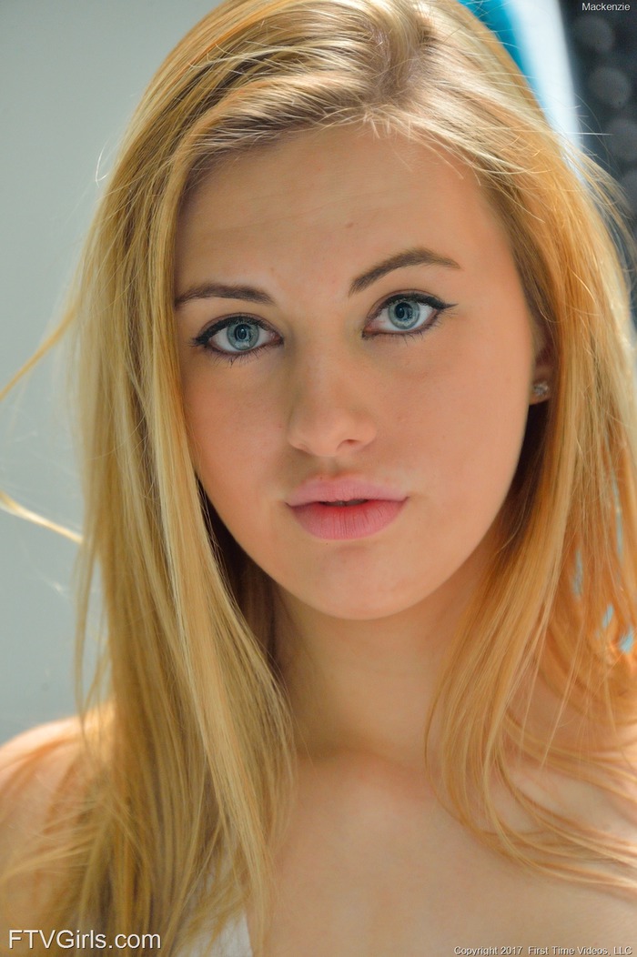 Beautiful Blondie Mackenzie Strips And Spreads In Bed