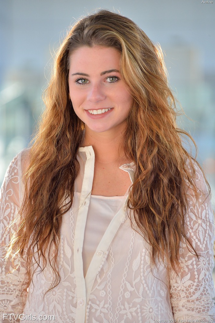 Aveline Glamour Beauty Babe