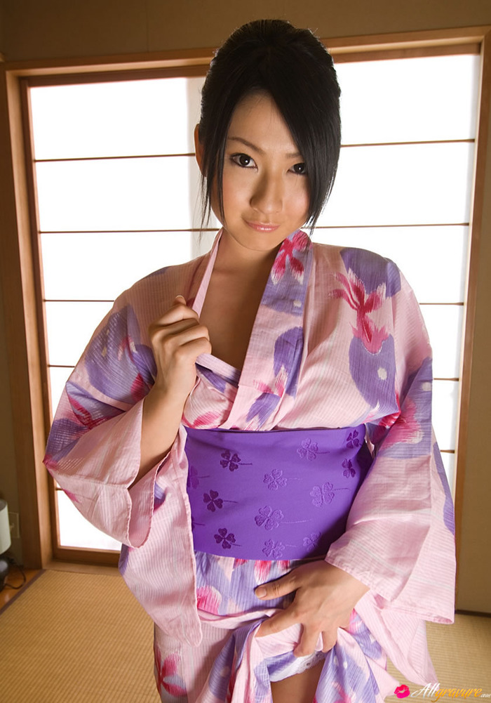Megumi Haruka Kimono Queen