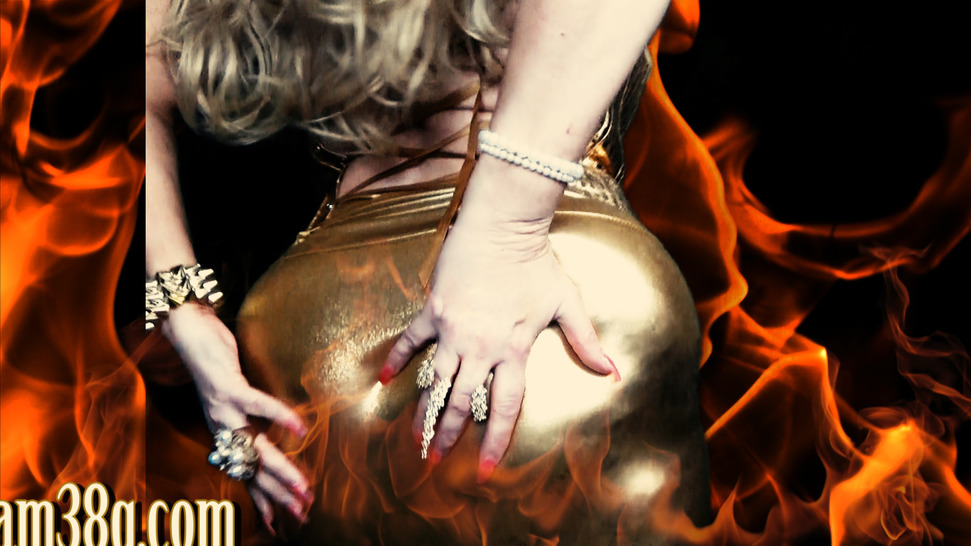 Samantha38g So Hot That I'm On Fire