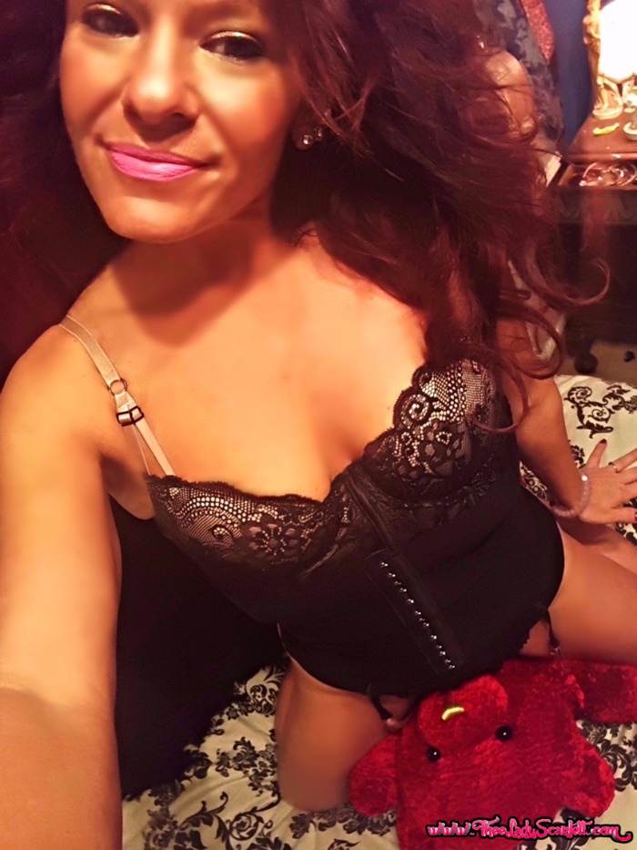 Scarlett's Flirty Fun Photoset