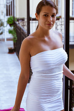 Busty Lia Taylor Strips Naked 00