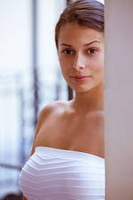 Busty Lia Taylor Strips Naked 01