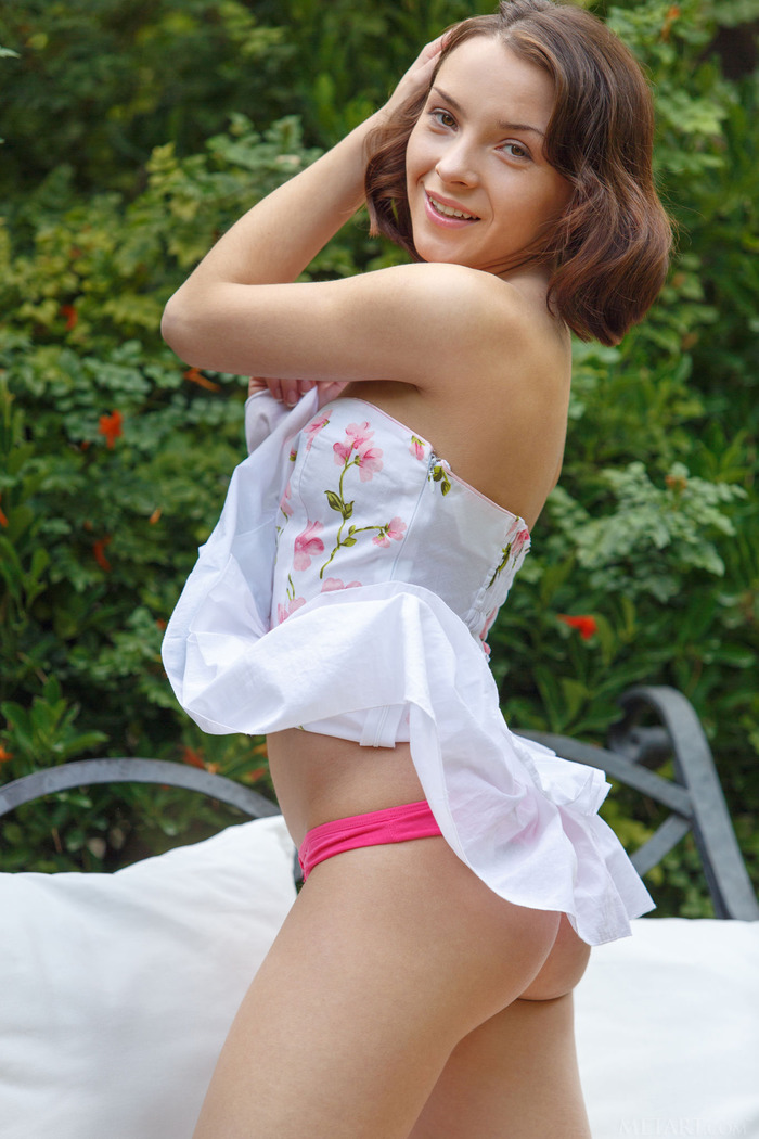 Una Piccola In The Garden