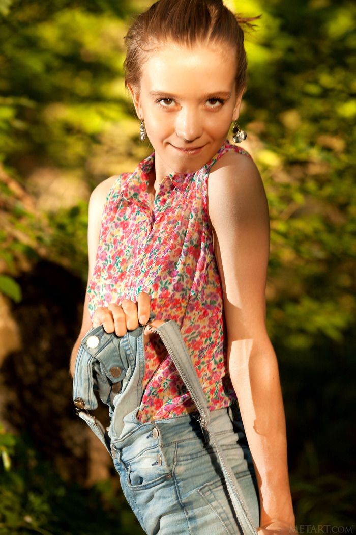 Racy Russian Alisabelle has a penchant for getting naked outdoors