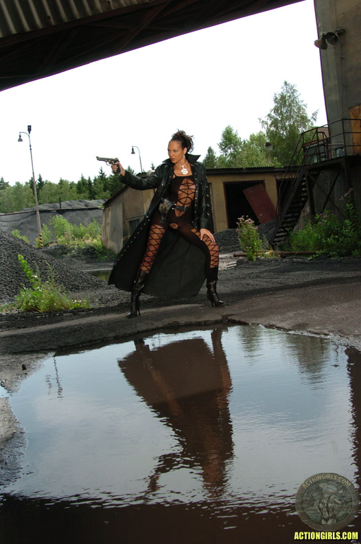 Julie babe with a gun is dangerous