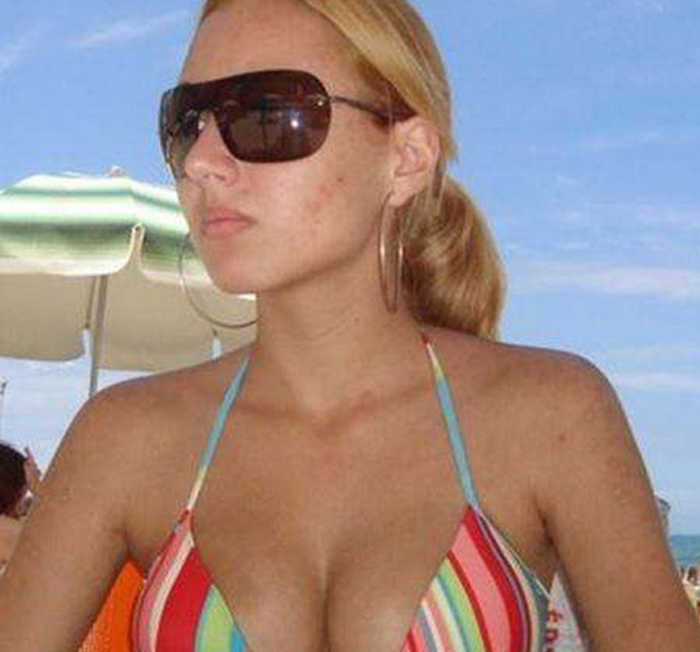 Group of chicks with big racks