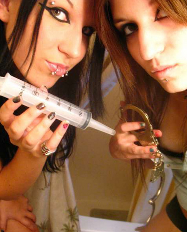 Punk GFs play with the cam