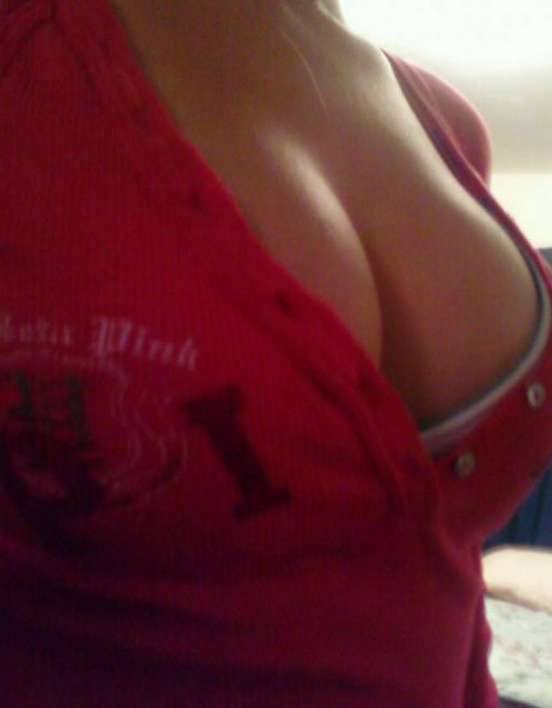 Group of big tittied girlfriends