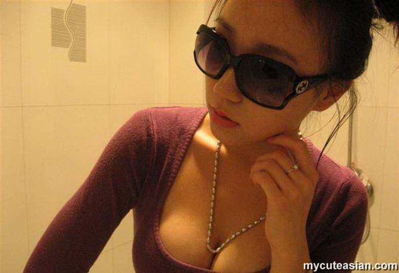 Asian GF teasing in slutty self pics