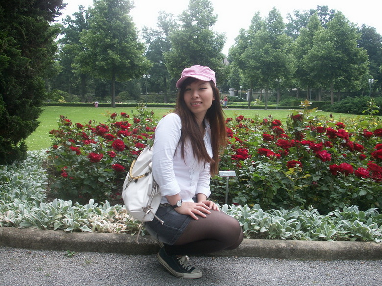 Chubby poser with nice lips