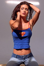 Jessica shows her superwoman body 00