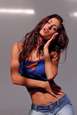 Jessica shows her superwoman body 03