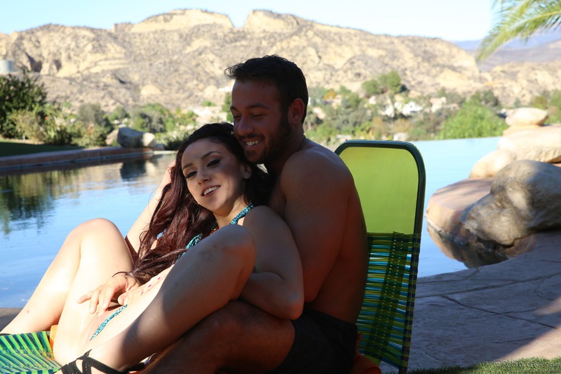 Horny Teen Gets Fucked Outdoors