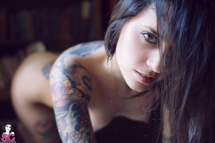 Tattooed Teen Babe Pia