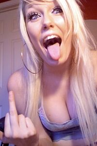 Sexy girlfriends sucking her boyfriend cock