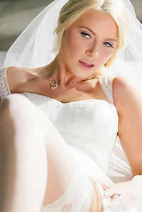 Blonde Anikka Creampie She Gets