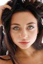 Extraordinary Girl 02