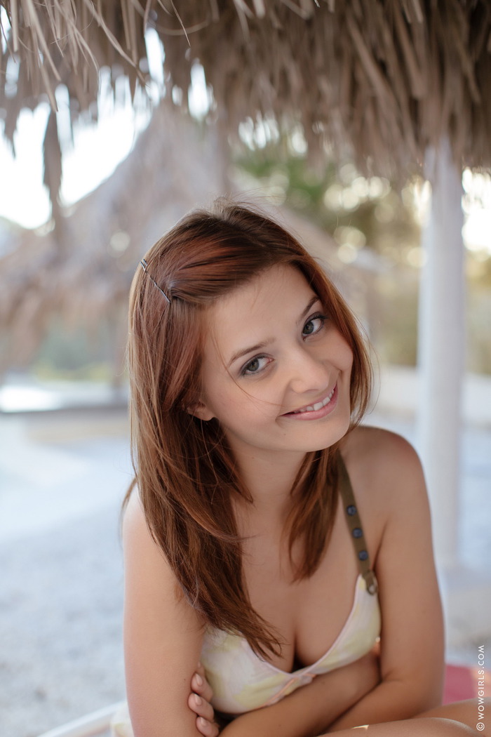 Sexy Teen Anna Tatu Strips