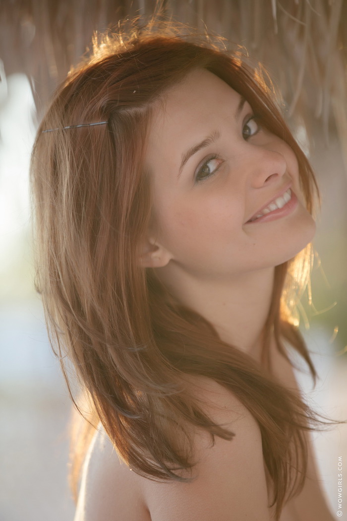Sexy Teen Anna Tatu Strips